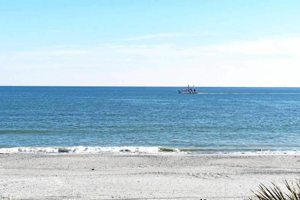 Oceanfront,Heated Pools,Boardwalk, Location,Views! Lägenhet Myrtle Beach Exteriör bild